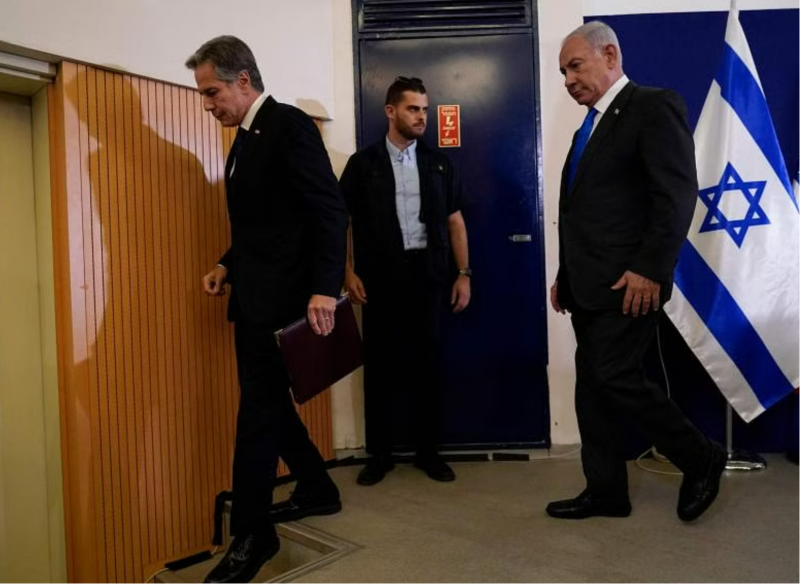 Blinken et Netanyahu s'abritent dans un bunker au milieu des sirènes de raid aérien à Tel Aviv