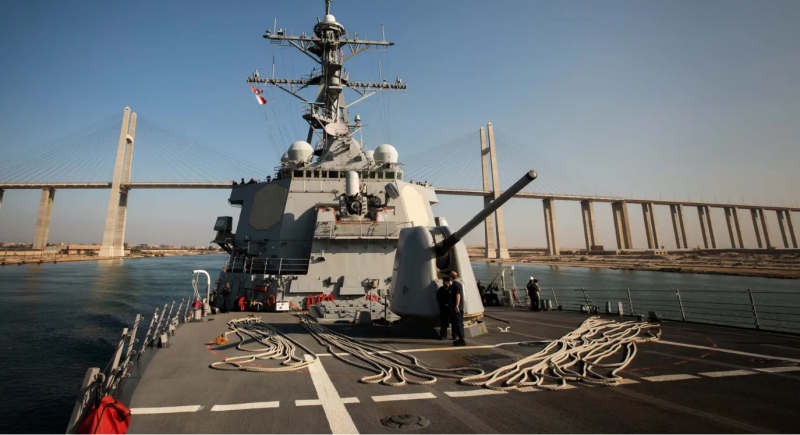 Un navire de guerre américain en mer Rouge intercepte 3 missiles tirés depuis le Yémen, peut-être vers Israël