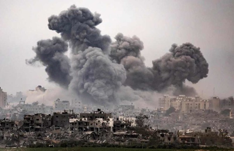Le bilan des morts à Gaza dépasse les 10 000 alors que le conflit entre dans son deuxième mois