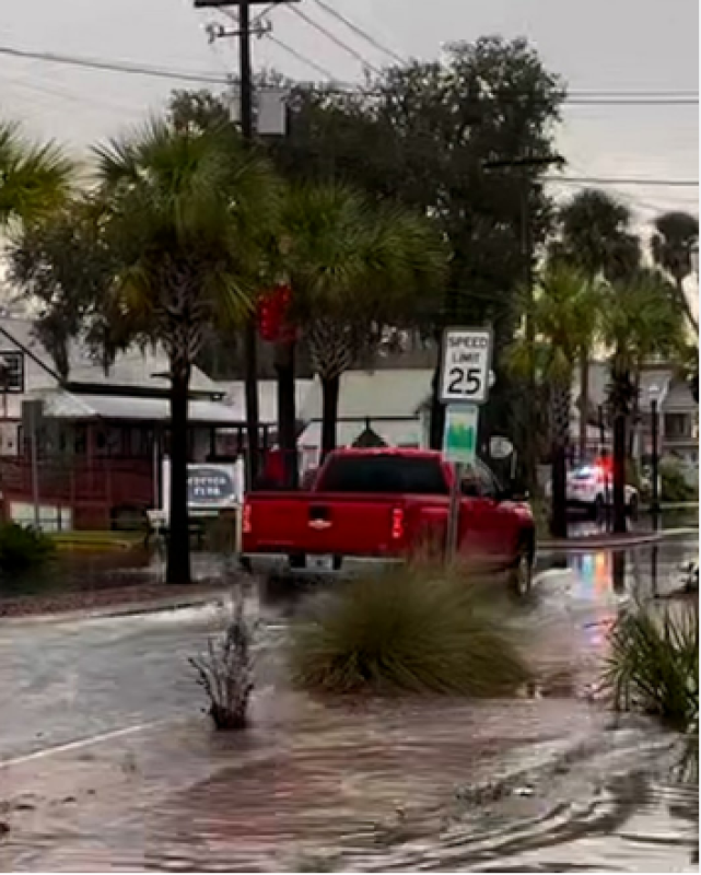 Après avoir frappé la Floride, un système de tempêtes qui se renforce va inonder la côte atlantique
