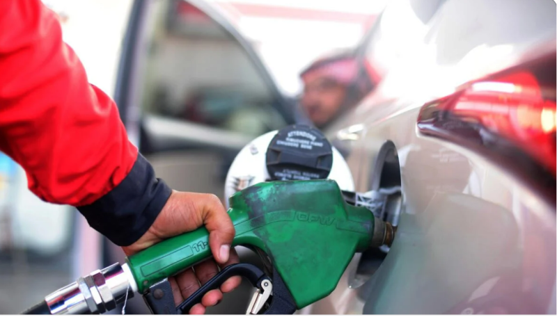 Les prix de l'essence et du diesel aux EAU vont baisser en janvier