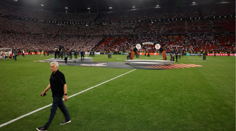 L'AS Roma limoge José Mourinho avec "effet immédiat" et nomme la légende du club Daniele De Rossi