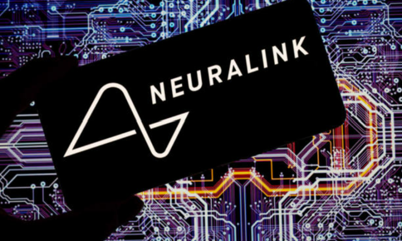 Le premier implant de puce cérébrale de Neuralink chez un humain semblait parfait. Il y avait un problème.