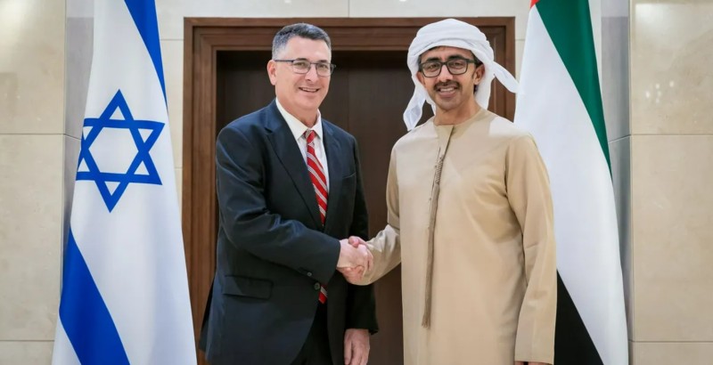 الإمارات تبحث مع إسرائيل إعادة المفاوضات لتحقيق السلام الشامل في المنطقة