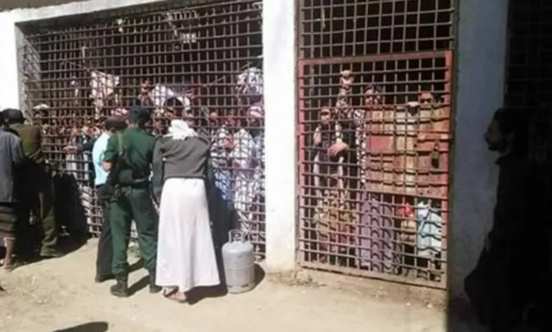 اليمن : وفاة 98 معتقلاً في ظروف غامضة عقب إطلاقهم بأيام من سجون الحوثيين