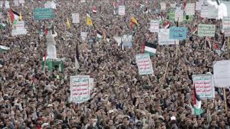 اليمن : صنعاء تستعد لمسيرة مليونية ضد الهجمات الأمريكية بعد دعوة زعيم الحوثيين