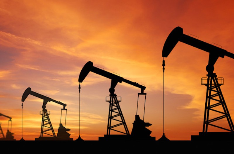 Oil prices ease 1% as Ukraine peace talks offset Mideast instability worries