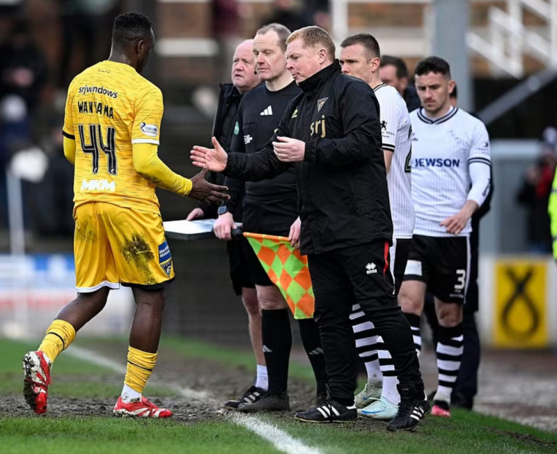 Victor Wanyama sent off in nightmare first match back in Scottish football