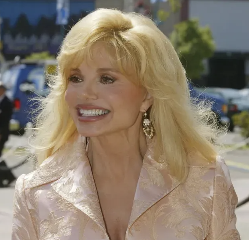 وفاة الممثلة الأميركية لوني أندرسون عن عمر ناهز 79 عاما