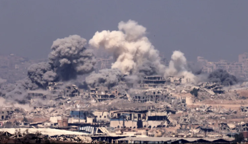 نشطاء يشبهون غزة بهيروشيما بعد قصفها بالقنبلة الذرية