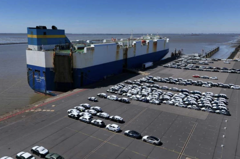 German exports to US tumble as Berlin urges quick trade deal