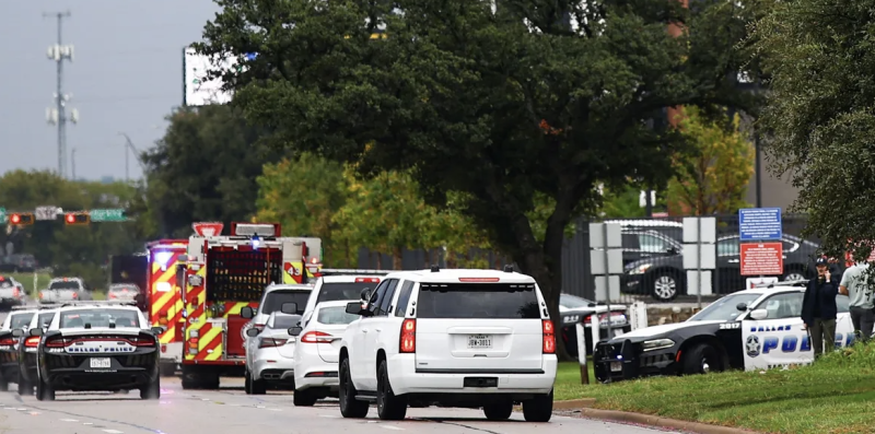 حادث مقر إدارة الهجرة في دالاس.. مطلق النار يترك "رسالة رعب"