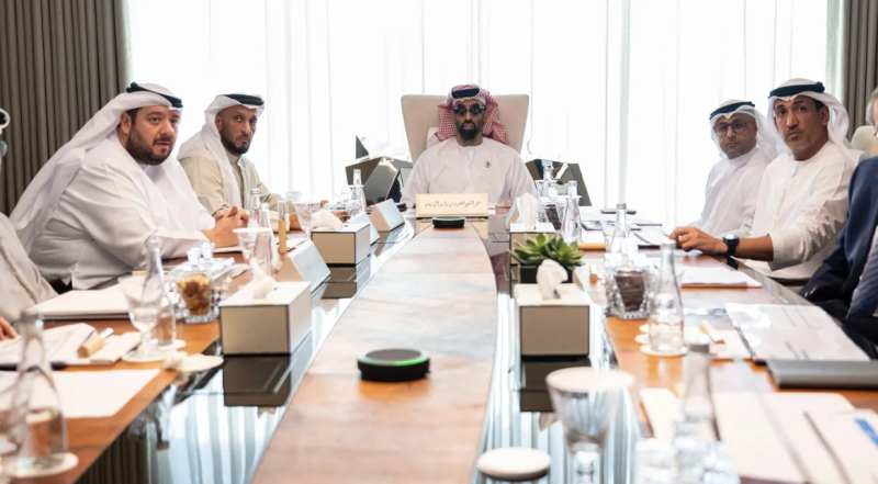 طحنون بن زايد يترأس اجتماع مجلس إدارة "القابضة" (ADQ)