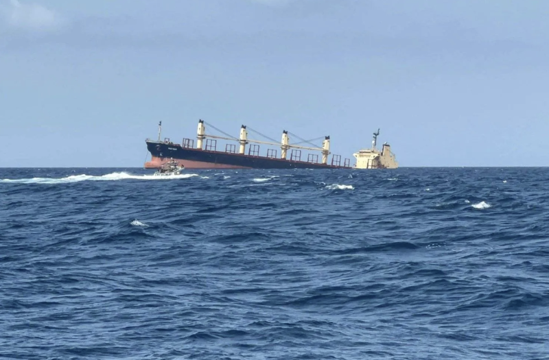 ناقلة نفط تصدر نداء استغاثة عقب انفجار على متنها قبالة اليمن