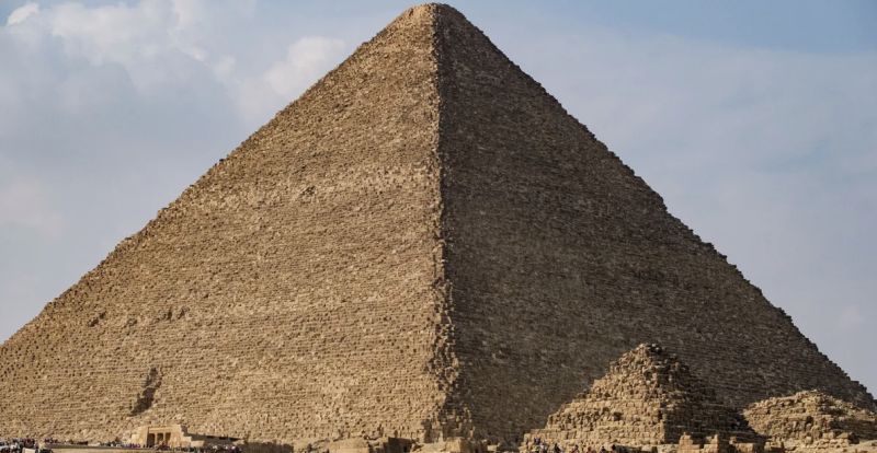 مصر تستعد للإعلان عن "كشف أثري كبير" داخل هرم خوفو