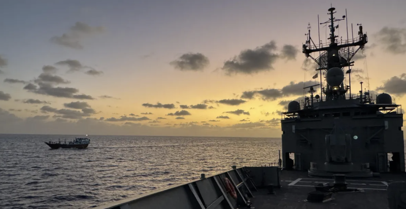 قوة أوروبية تسيطر على قارب قرصنة يرفع العلم الإيراني