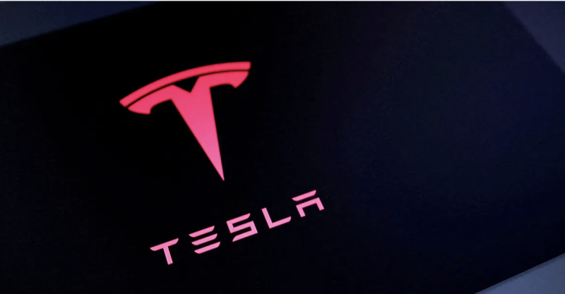 صحيفة: تسلا تطلب من مورديها استبعاد "اليد الصينية"