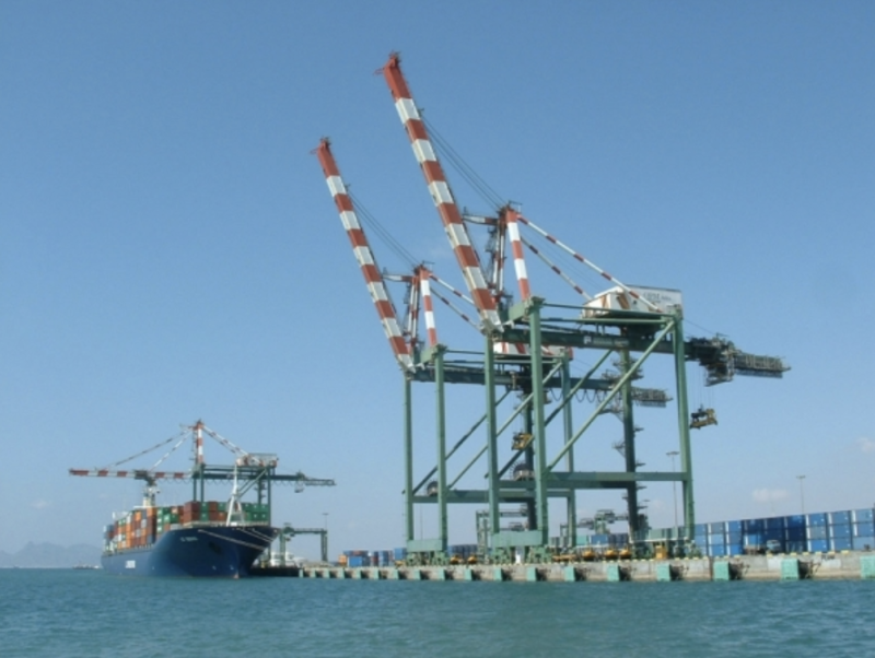 اليمن: الموانئ الحكومية تستقبل 2.2 مليون طن من الوقود والغذاء هذا العام