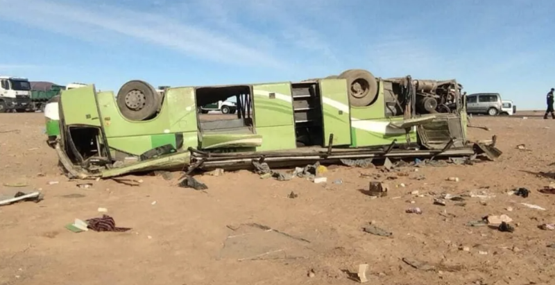 مصرع 14 شخصا وإصابة 34 في انقلاب حافلة في الجزائر