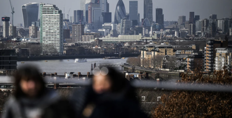 اقتصاد بريطانيا يواصل الانكماش للشهر الثاني