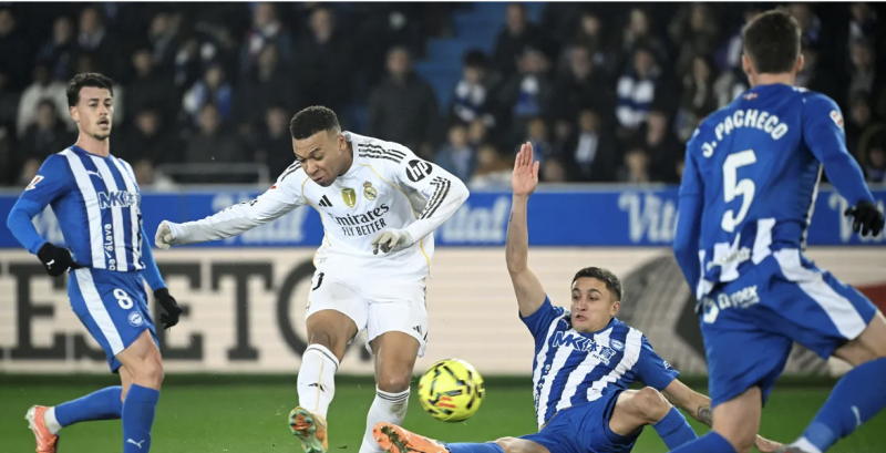 ريال مدريد ينجو من فخ ألافيس ويلاحق برشلونة