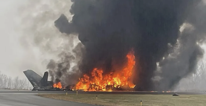 قتلى بعد تحطم طائرة أثناء هبوطها في مطار أميركي