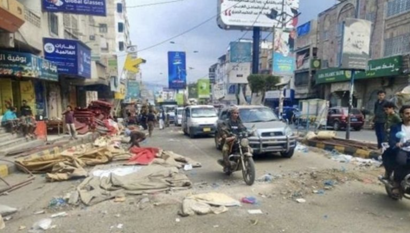 اليمن : مقتل وإصابة 11 شخصًا بينهم طفل وفتاة بانفجار عبوة ناسفة أمام مقر حزب الإصلاح في تعز