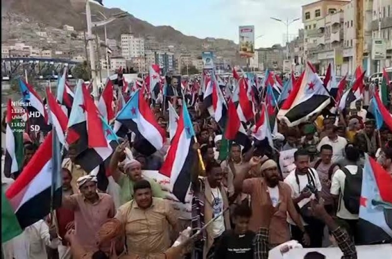 المكلا تشهد مظاهرات حاشدة دعماً للزبيدي والمجلس الانتقالي الجنوبي