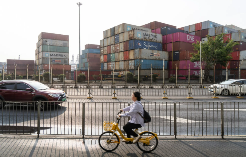 Chinese exports swell ahead of US tariffs that will snarl trade