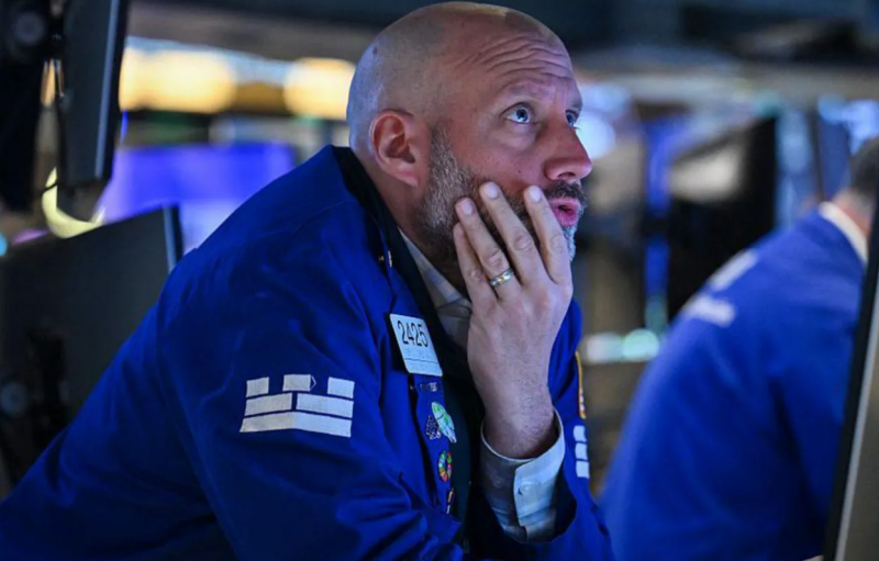 US stocks and dollar plunge as Trump attacks Fed chair Powell