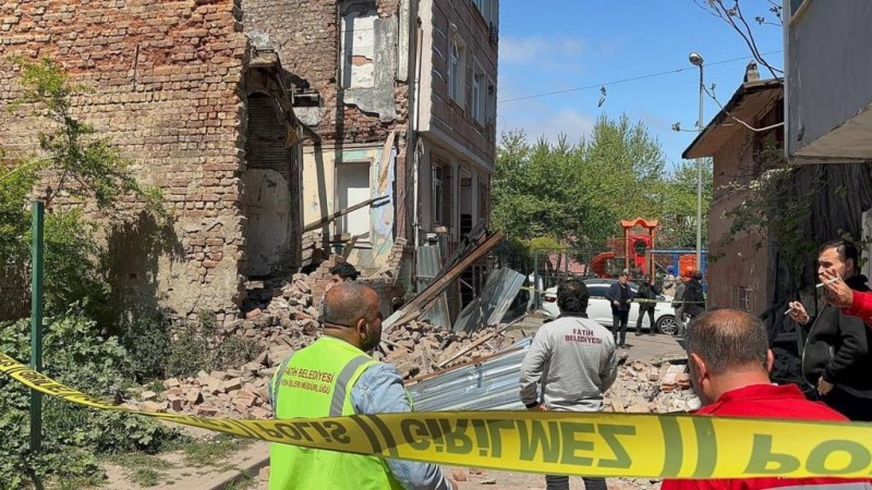 Magnitude 6.2 earthquake strikes near Istanbul as scores injured in panic