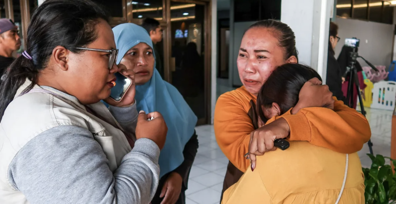 قتلى ومفقودون في حادث غرق عبّارة بإندونيسيا