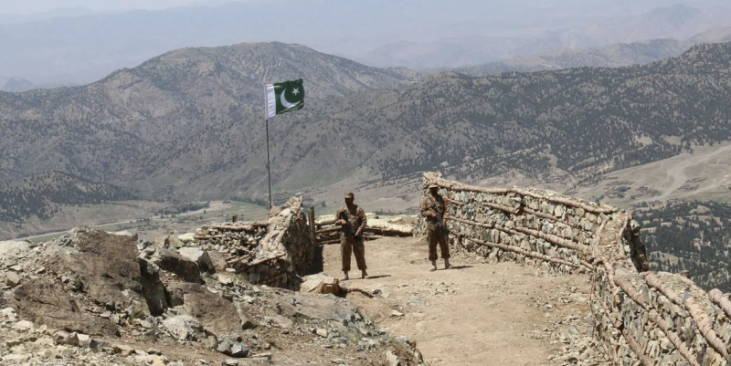 باكستان: مقتل 30 مسلحا كانوا يحاولون العبور من أفغانستان