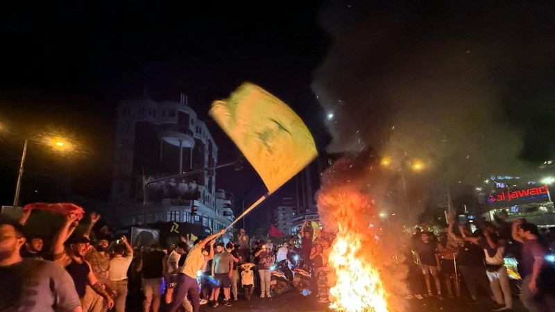 Hezbollah Supporters Block Roads Across Lebanon Amid Rising Political Tensions