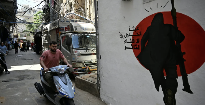 لبنان يبدأ تسلم الأسلحة من المخيمات الفلسطينية