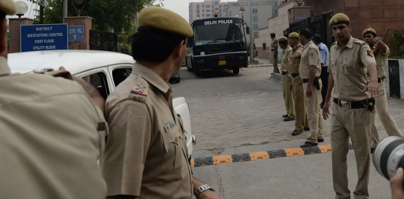 بسبب المهر.. هندي متهم بحرق زوجته حية