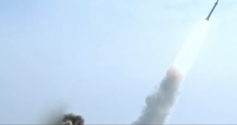 بصاروخ باليستي.. استهداف ناقلة نفط إسرائيلية في البحر الأحمر