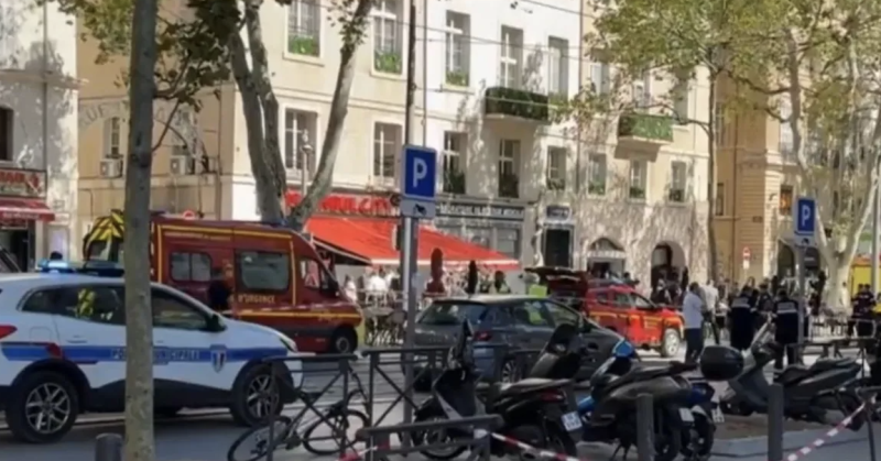 حادث طعن جماعي في فرنسا.. والشرطة تُنهي الهجوم