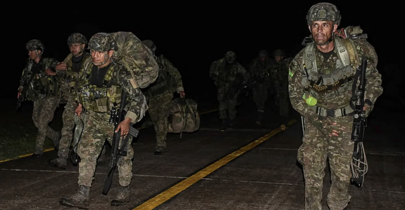 مسلحون يحتجزون أكثر من 70 جنديا من الجيش الكولومبي كرهائن