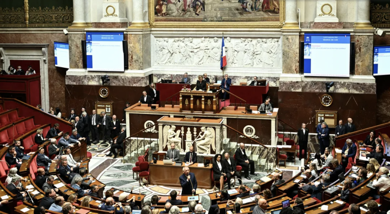 French parliament ousts prime minister, deepening political crisis