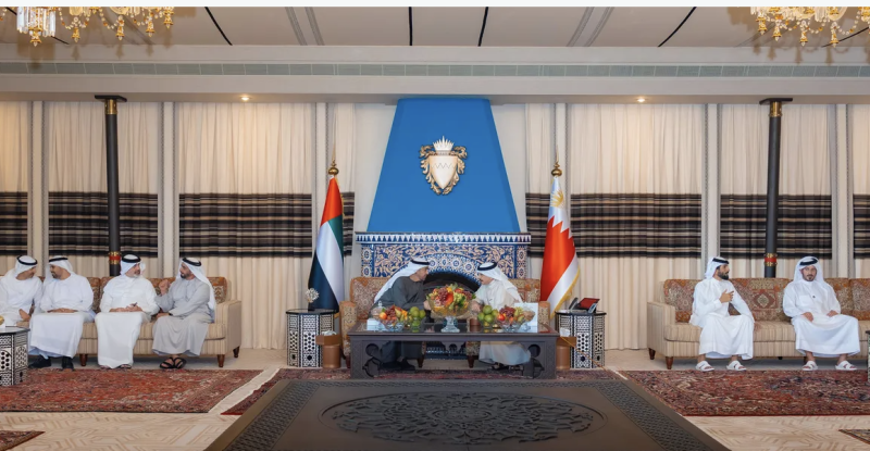 ملك البحرين ورئيس دولة الإمارات يؤكدان تضامنهما مع قطر