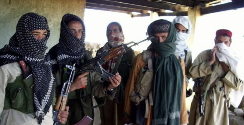 مقتل 12 جنديا باكستانيا في هجوم لطالبان باكستان