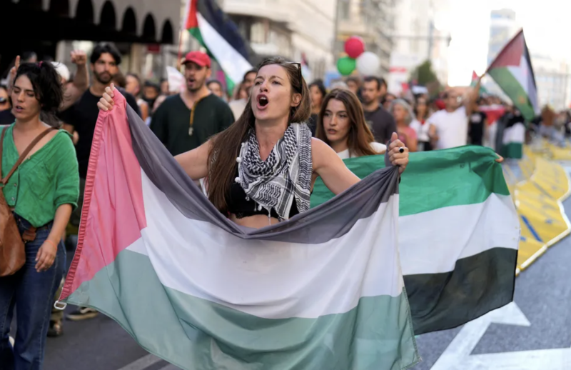 مظاهرات فلسطين توقف أهم سباق للدراجات في إسبانيا