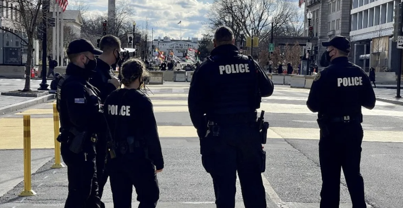 اعتراف صادم على الهواء: قتل والديه ودفنهما في الحديقة