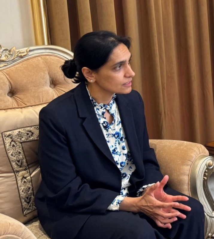 السفيرة البريطانية: تصرفات الحوثيين تدفع اليمن نحو انهيار إنساني شامل