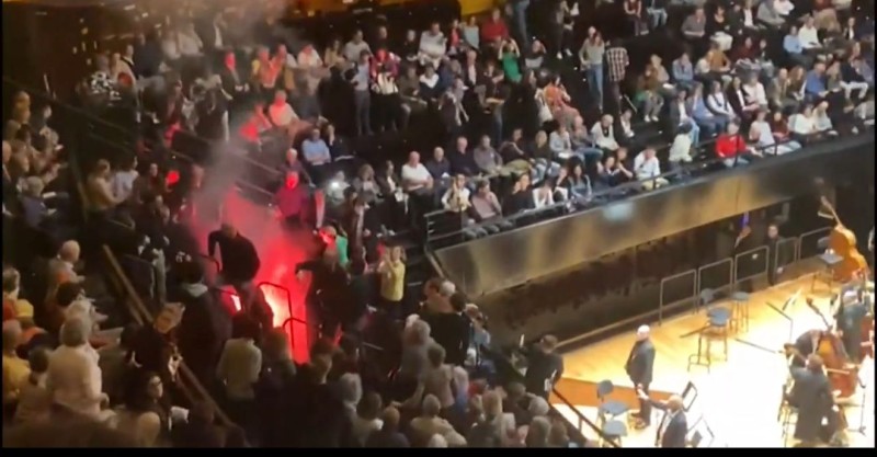 وزير الداخلية الفرنسي يدين ما تعرّضت له أوركسترا إسرائيلية في باريس