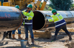 Commission proposes a plan to phase out Russian gas and oil imports